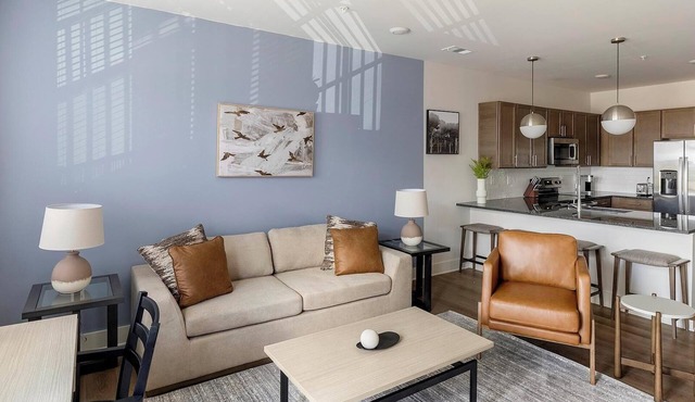 Landing | Amazing 2BD, Pool, Gym