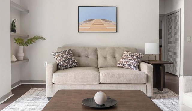 Landing | Amazing 2BD, Tennis Court, Gym