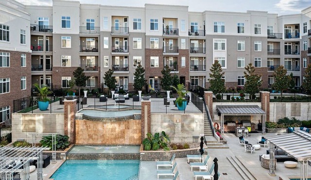 Landing at Domain at City Center - 1 Bedroom in Downtown Lenexa