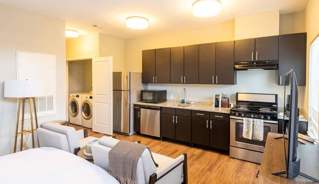 Landing at Windsor Station - 1 Bedroom in Downtown Windsor