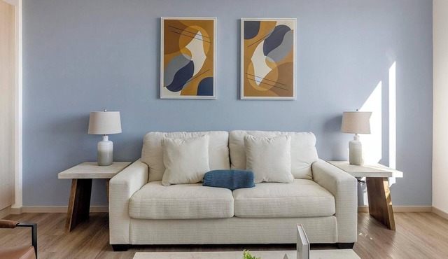 Landing | Beautiful 1BD, Gym, Pool