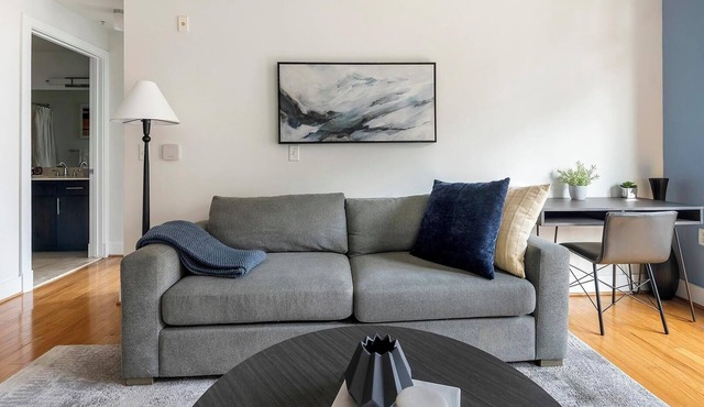 Landing | Beautiful 1BD, Pool