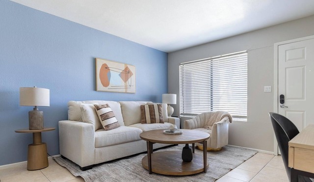 Landing | Beautiful 1BD in Maryvale Village