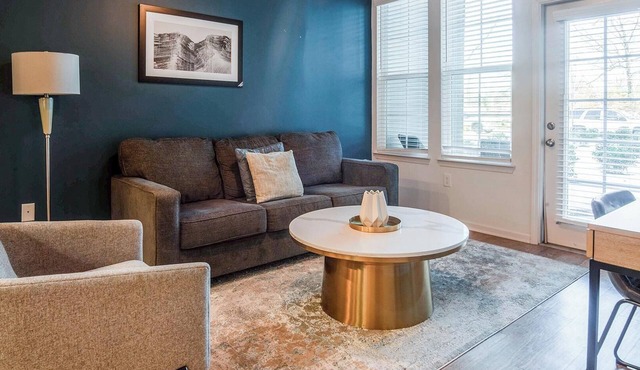 Landing | Beautiful 1BD, Pool, Gym
