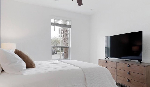 Landing | Beautiful 1BD, Clubhouse, Gym