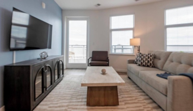 Landing | Beautiful 2BD, Clubhouse, Gym