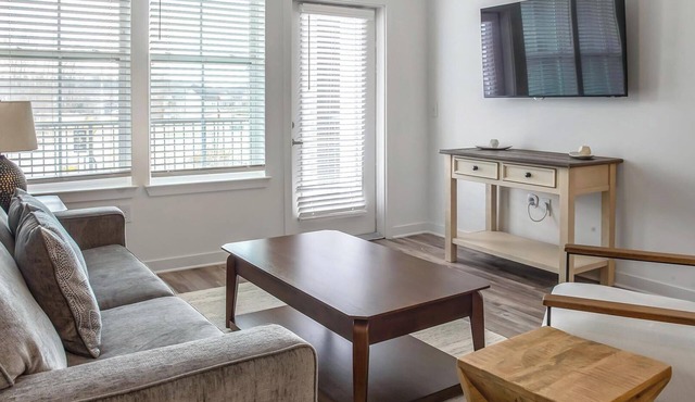 Landing | Beautiful 2BD, Clubhouse