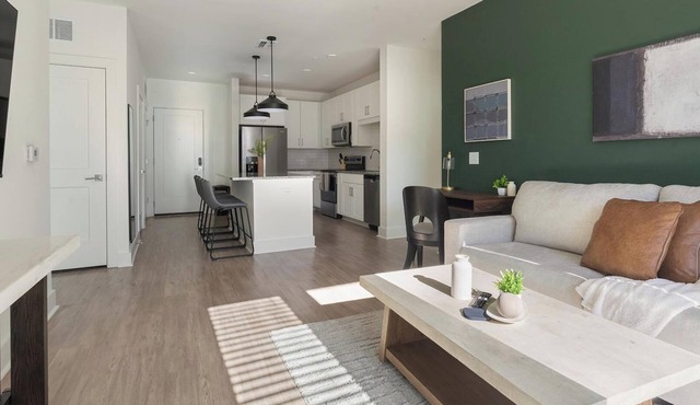 Landing | Beautiful 2BD, Clubhouse, Gym