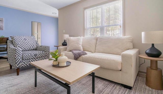 Landing Beautiful 2BD Clubhouse Tennis Court