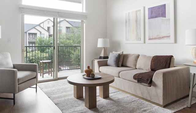 Landing | Beautiful 2BD, Courtyard, Pool