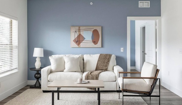 Landing | Beautiful 2BD, Pool, Gym