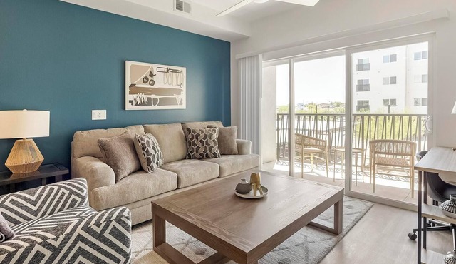 Landing | Beautiful 2BD, Pool, Gym
