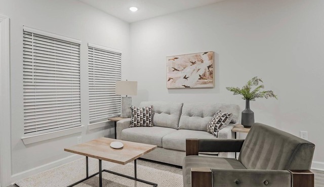 Landing | Beautiful 2BD, Pool
