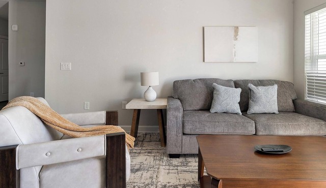 Landing | Beautiful 2BD, Pool