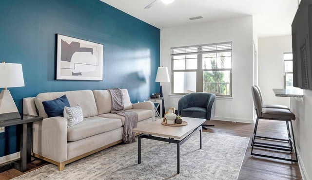 Landing | Beautiful 2BD, Gym, Pool