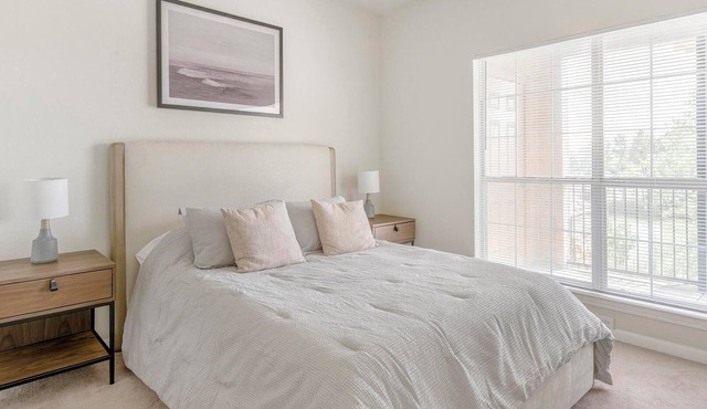 Landing | Beautiful 2BD, Clubhouse, Pool