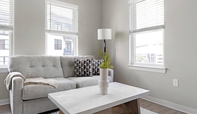 Landing | Beautiful 2BD in Downtown