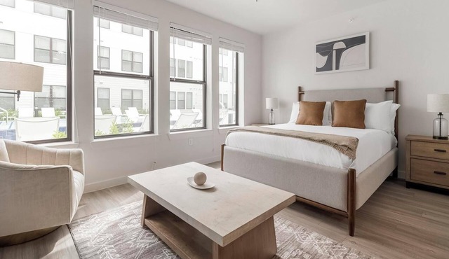 Landing | Beautiful Studio, Pool, Gym
