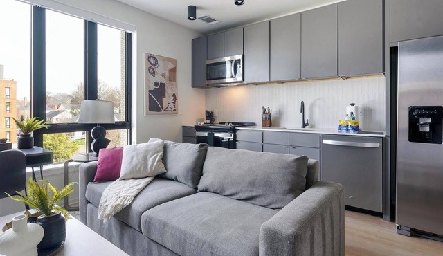 Landing | Beautiful Studio, Pool, Gym