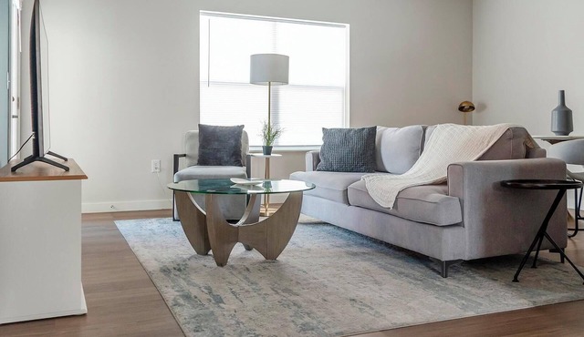 Landing | Beautiful 2BD, Courtyard, Pool
