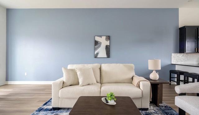 Landing | Beautiful 3BD in Lee's Summit