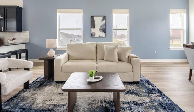 Landing | Beautiful 3BD in Lee's Summit