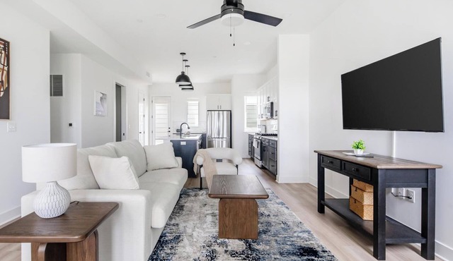 Landing | Beautiful 2BD in Lee's Summit