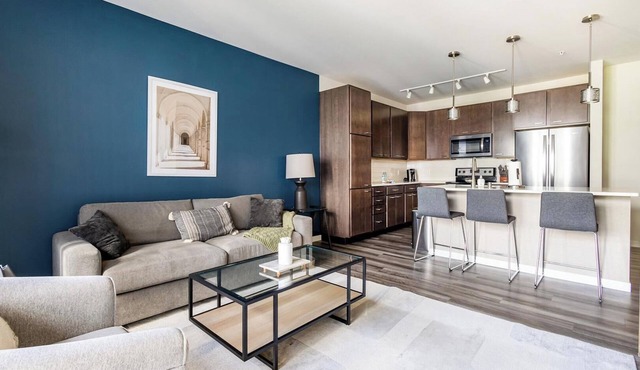 Landing | Chic 1BD, Courtyard, Clubhouse