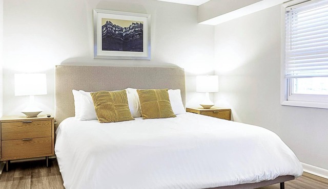 Landing | Chic 1BD, Gym, Pool