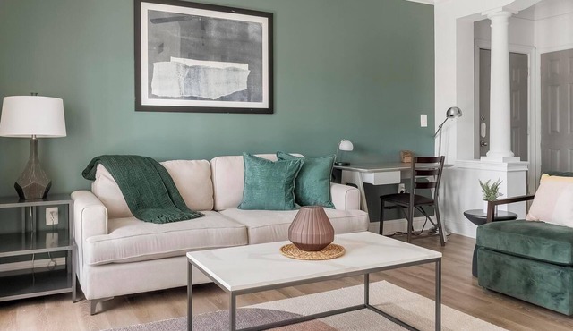 Landing | Chic 1BD, Game Room, Tennis Court
