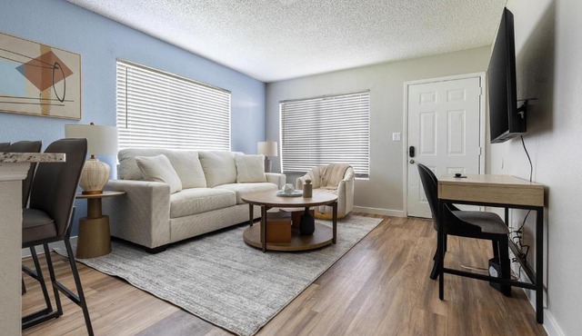 Landing Chic 1BD in Maryvale Village