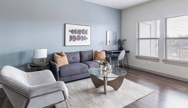 Landing | Chic 1BD, Pool, Gym