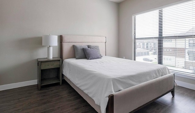 Landing | Chic 1BD, Pool, Gym