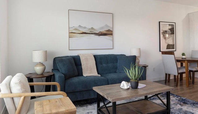 Landing | Chic 1BD, Pool, Gym