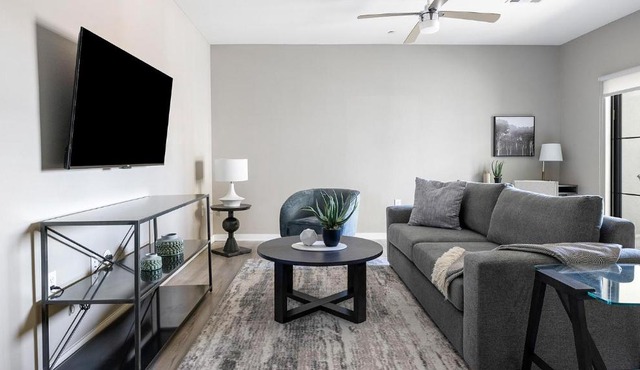 Landing Chic 1BD Pool Gym