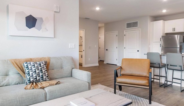 Landing | Chic 1BD, Pool, Gym