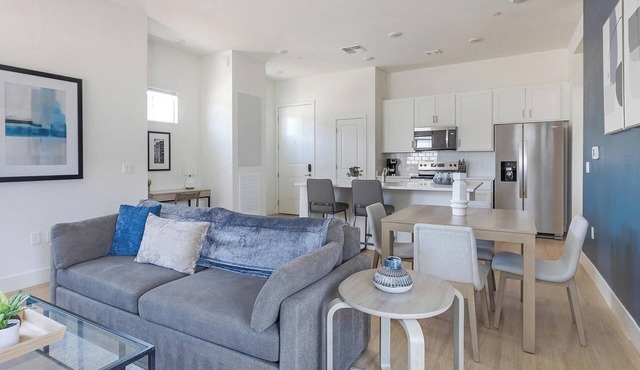 Landing | Chic 1BD, Pool