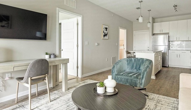 Landing | Chic 1BD, Pool, Gym