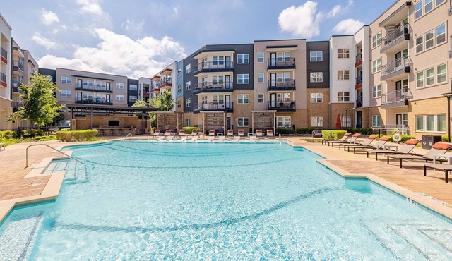 Landing | Chic 2BD, Courtyard, Pool