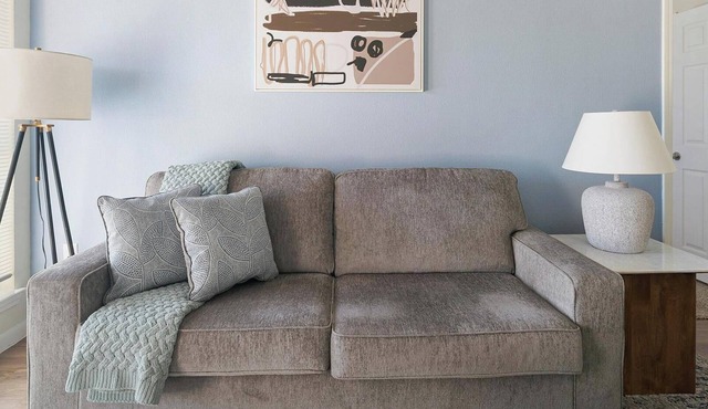 Landing | Chic 2BD, Gym, Clubhouse