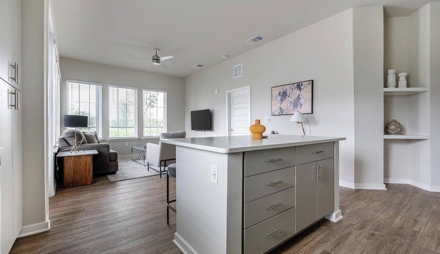 Landing | Chic 2BD, Gym, Clubhouse