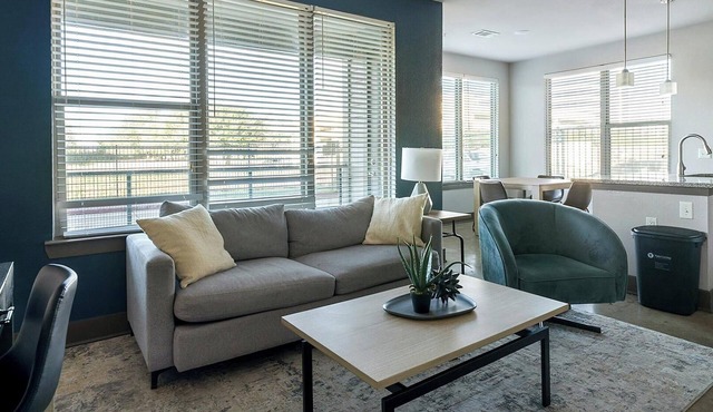Landing | Chic 2BD, Gym