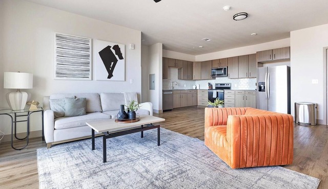 Landing | Chic 2BD, Gym, Game Room