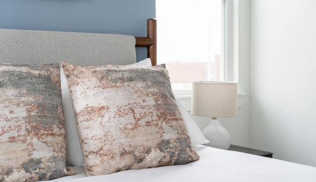 Landing | Chic 2BD in Lee's Summit