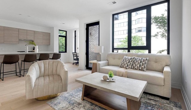 Landing | Chic 2BD in Logan Circle