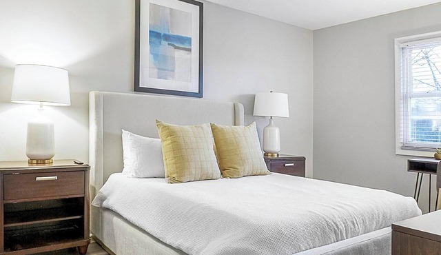 Landing | Chic 2BD, Pool, Gym
