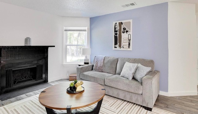 Landing | Chic 2BD, Pool, Tennis Court