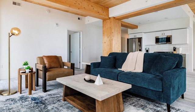 Landing | Chic 2BD, Pool, Game Room