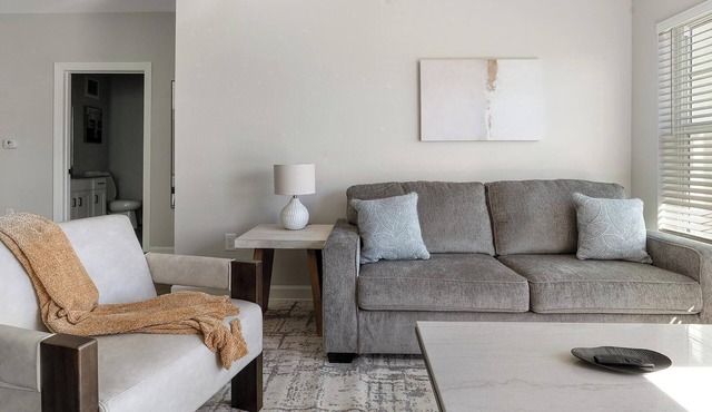 Landing | Chic 2BD, Pool