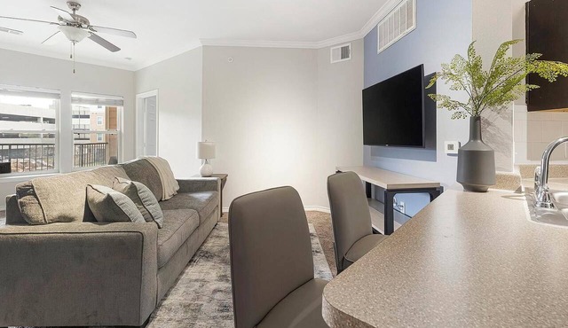 Landing | Chic 2BD, Clubhouse